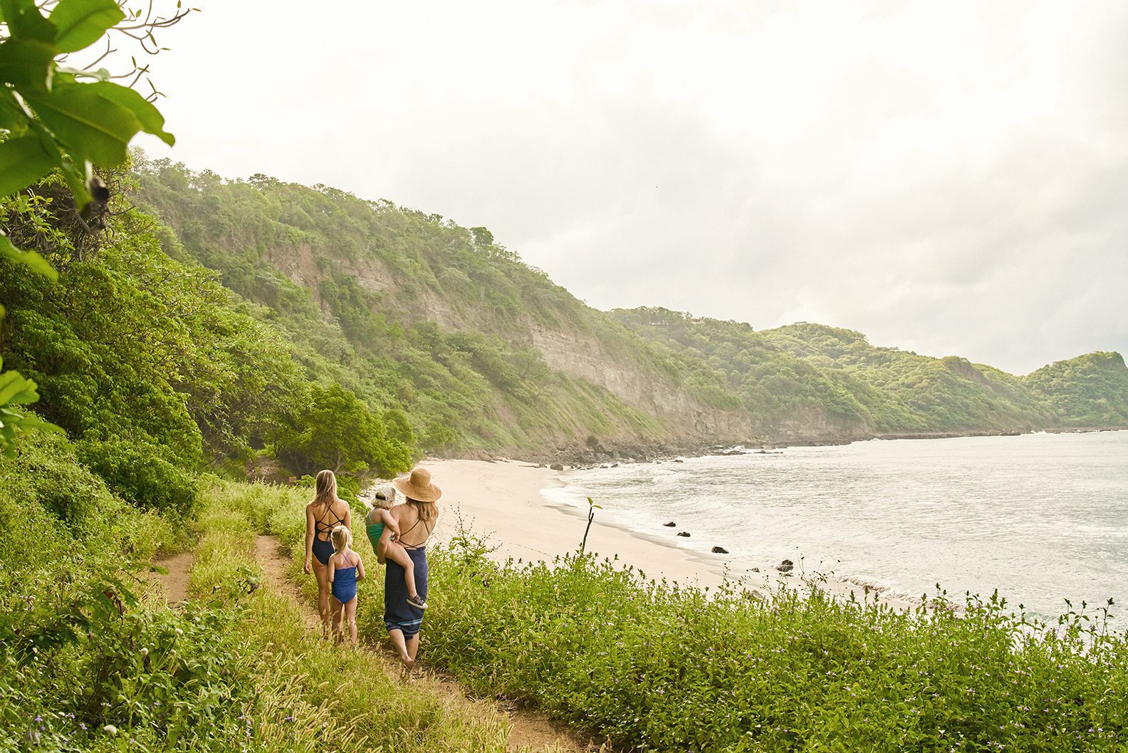 http://playa%20escondida%20path%20beach