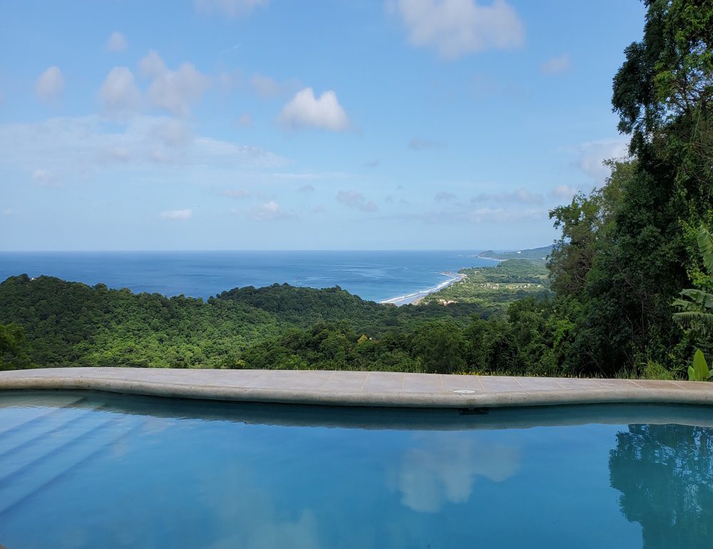 http://view%20of%20the%20pool%20of%20an%20ocean%20view%20home%20-%20O29