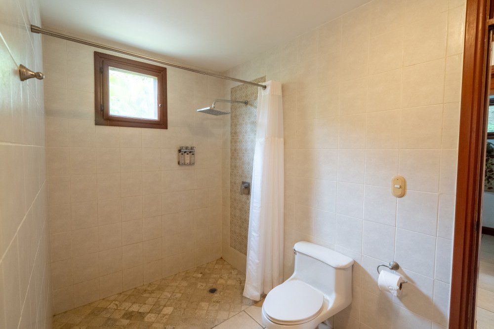 http://view%20of%20the%20bathroom%20of%20casita%20V-10