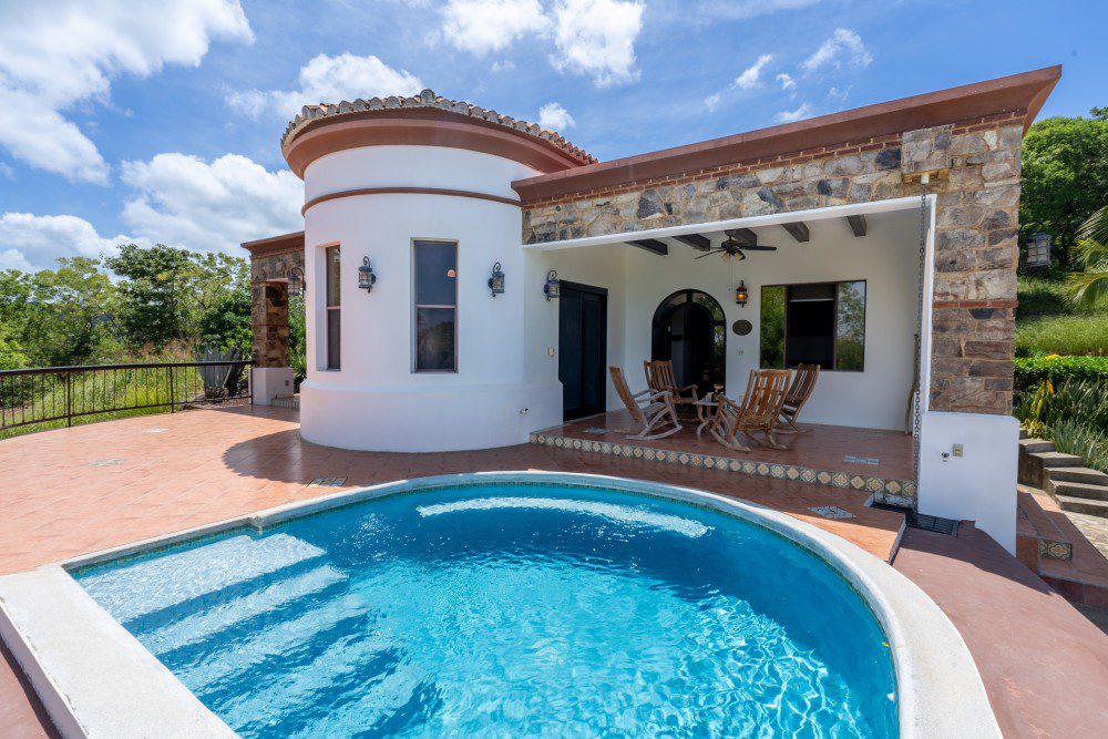 http://Hot%20tub%20and%20accomodation%20at%20Rancho%20Santana%20luxury%20resort.