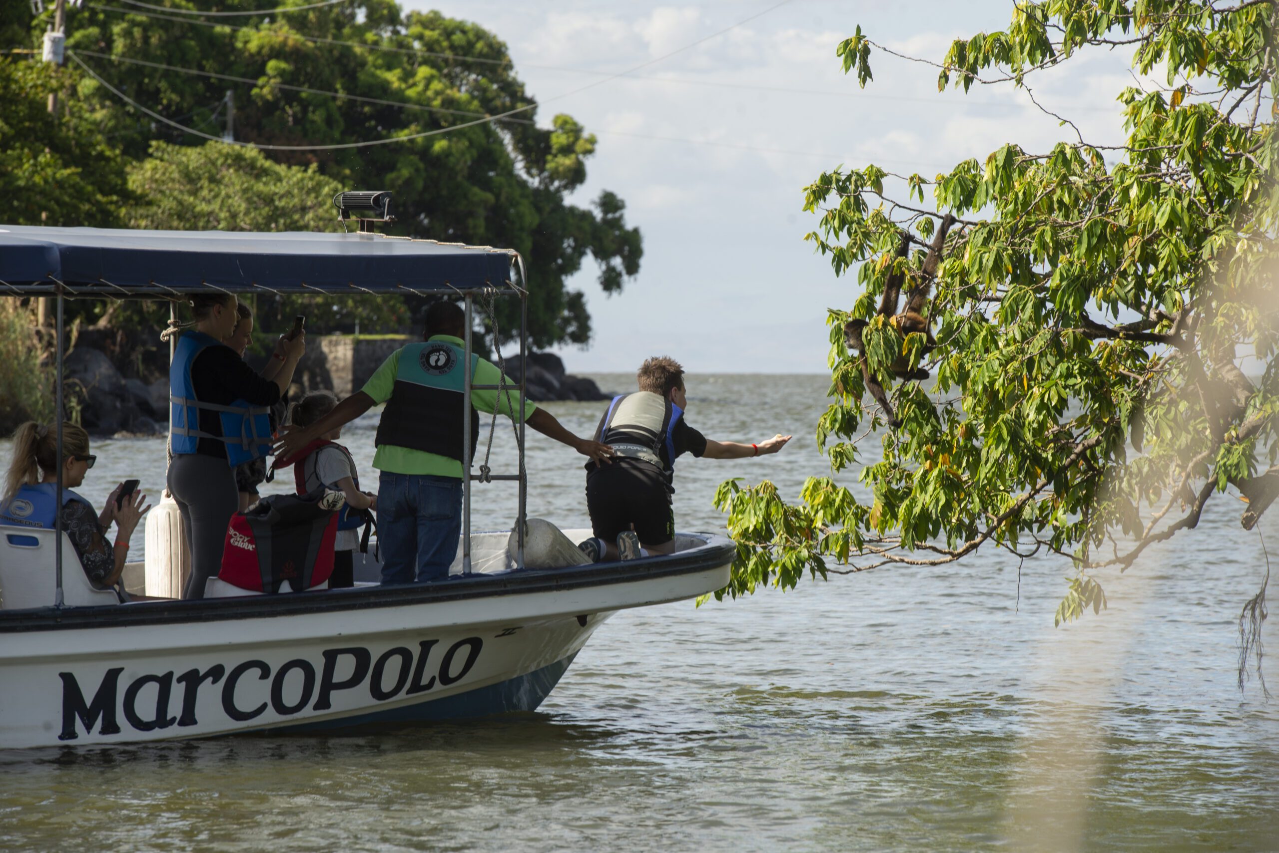 http://Boat%20trip%20on%20Granada%20lac%20with%20Rancho%20Santana%20team